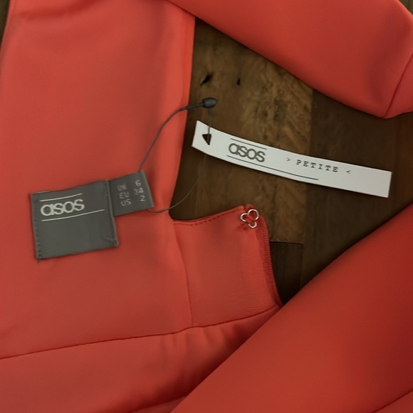 Deep V cut midi dress - Picture 2 of 4